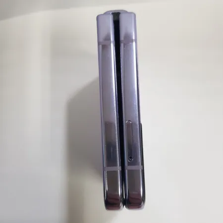 Samsung Galaxy Z Flip4 /256 GB (Desbloqueado) Lavanda funcionamiento normal