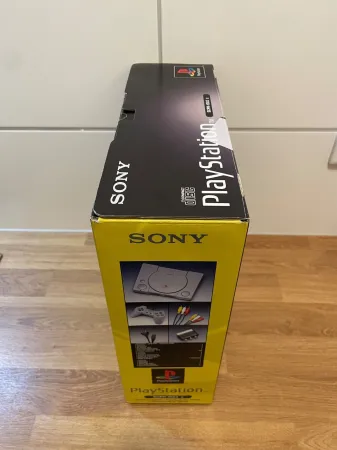 Sony PlayStation 1 Spielekonsole (SCPH-1002 - PAL) in NEU & OVP Sammler!