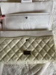 Bolso de hombro Chanel crema/blanco roto doble solapa charol reedición